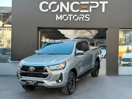 TOYOTA HILUX 2.8 D-4D TURBO DIESEL CD SRV 4X4 AUTOMÁTICO TOYOTA HILUX 2.8 D-4D TURBO DIESEL CD SRV 4X4 AUTOMÁTICO
